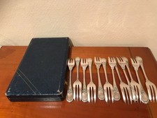 CHRISTOFLE 12 FOURCHETTES A GATEAUX MODELE LOUIS XVI TRIANON