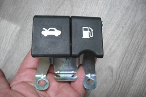 NISSAN QASHQAI J10 BONNET AND FULE FLAP CABLE PULL LEVERS - Picture 1 of 4