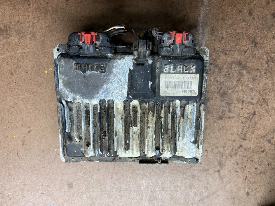 1999 2000 Cadillac Escalade Engine Control Module ECM ECU J5601 - Image 1 of 4