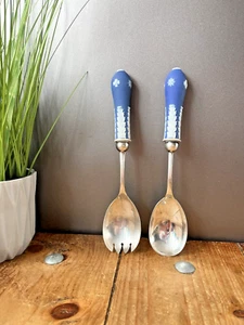 ANTIQUE WEDGWOOD COBALT JASPERWARE ACANTHUS LEAF EPNS SALAD SERVERS SPOON FORK - Picture 1 of 8