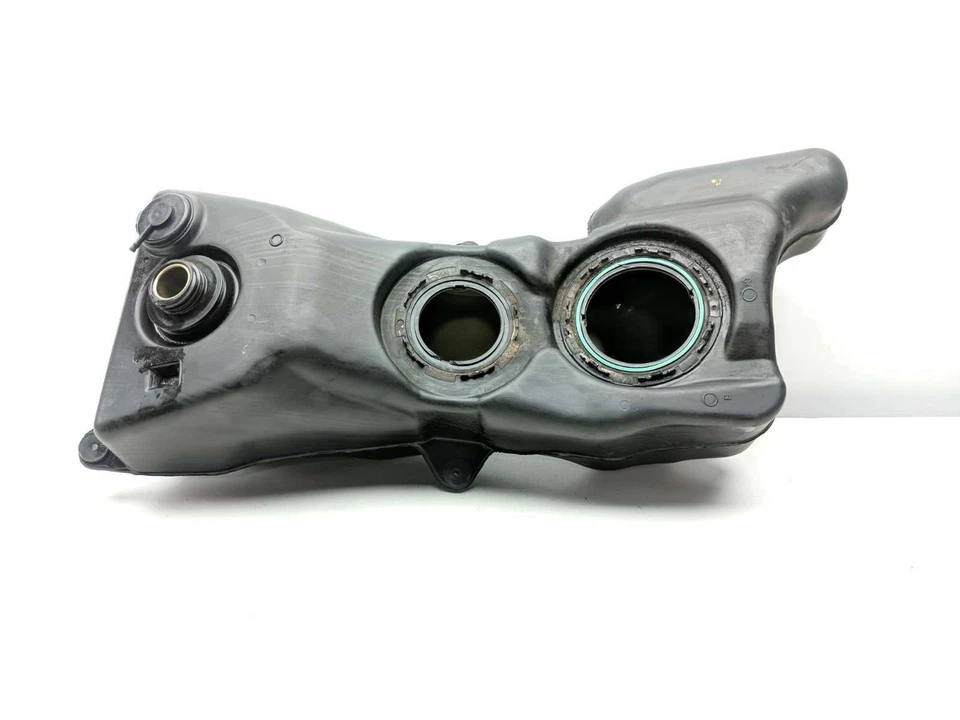 01-05 Honda Goldwing 1800 GL1800 Gas Fuel Tank Petrol Reservoir - Image 1 of 4