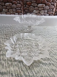 2 platos de caramelo de Navidad Mikasa vintage de 9 3/4" a juego de 1 pie ambos del mismo tamaño - Imagen 1 de 10