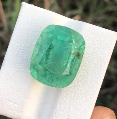 21.05 cts Natural cut cushion Shape green Kunzite from Afghanistan. - Image 1 of 4