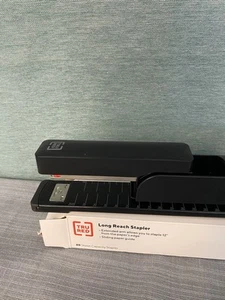 Grapadora de largo alcance TRU RED 20 hojas capacidad negra TR58085 - Imagen 1 de 6