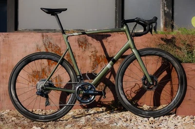 Bujes de ónix Cannondale CAAD13 62CM Dura-Ace 9150 Di2 Zipp 303 NSW PARA JINETES ALTOS Foto 1 de 4