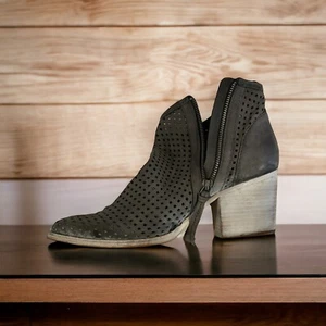 Women's 10 US Ankle Boots Dolce Vita White Kenyon Perforated Booties - Picture 1 of 7