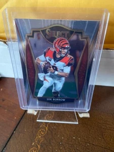 2020 SELECT FOOTBALL JOE BURROW PREMIER LEVEL ROOKIE CARD RC CINCINNATI BENGALS - Picture 1 of 2