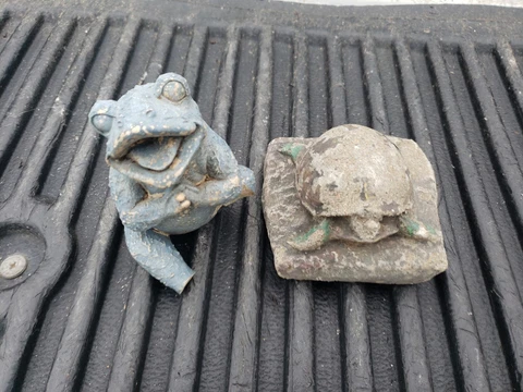 Vintage Cement Concrete Garden Green Turtle Gray Frog Lot Of Two Chips Cover