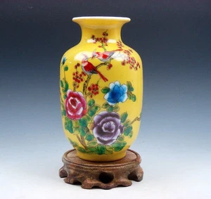 Vaso a forma di tubo 6" porcellana smaltata gialla sovrapposizione uccellini fiori dipinto a mano - Foto 1 di 10
