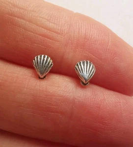 Orecchini a conchiglia in argento sterling *senza retro*. R17K - Foto 1 di 2