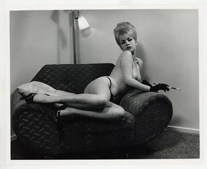 Sultry Female Smoking 1960 Long Legs Cigarette Holder 8x10 Leggy Woman J8851 - Picture 1 of 2