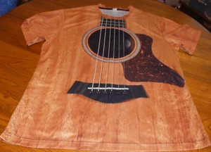 NEU & SELTEN - TAYLOR GS MINI GUITAR ALL OVER PRINT S/S T-SHIRT HERREN XL - Bild 1 von 7