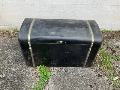 Antiguo maletero de metal construido Detroit Metal Specialty Foto 1 de 4