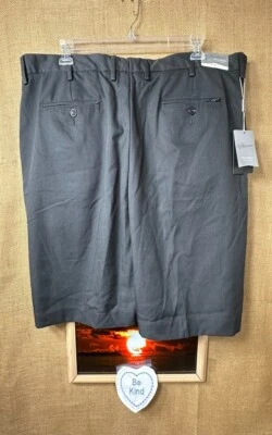 NUEVO CON ETIQUETAS Greg Norman Negro Plano Pantalones Cortos Hombre’s 44 Poliéster Bolsillos Cremallera Relax Kenia Foto 1 de 4