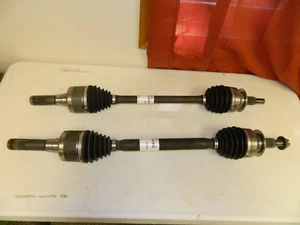 Nuevo fabricante de equipos originales Ford Mustang GT 2015-2017 5,0 L eje trasero izquierdo y derecho CV medio eje - Imagen 1 de 4