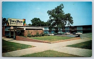 Postales autos vintage Town Plaza Motor Hotel Downtown Montgomery Alabama - Imagen 1 de 2