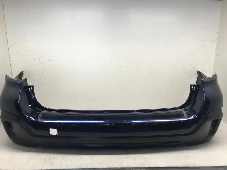 Cubierta de parachoques trasero Subaru Outback 2018-2019 57704AL18A OEM3 Foto 1 de 4