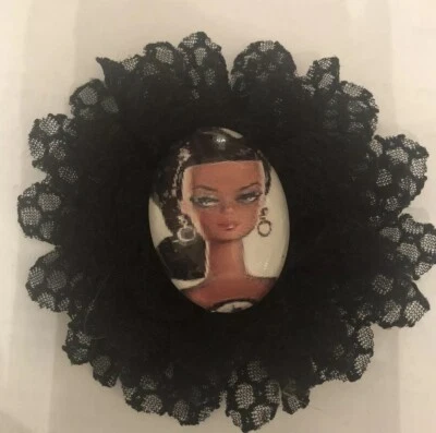 Broche Pinza de Pelo Retro Bronceina Negro Barbie Vernise Encaje Flor Negra Foto 1 de 3
