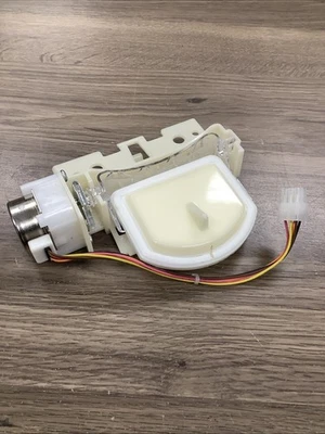 W11130210 New Whirlpool Refrigerator Ice Genuine OEM - Image 1 of 3