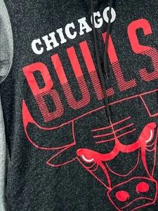 NWT NBA Chicago Bulls Hoodie Small Sweatshirt Black Gray Graphic Logo Pockets - Picture 1 of 11
