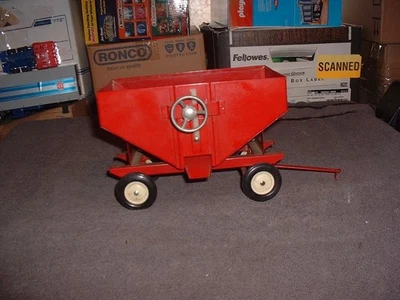 Vagão de grãos vintage 1960 Ertl Gravity IH vermelho escala 1:16 - Imagem 1 de 4