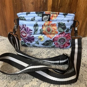 Think Royln Quilted Puffer Crossbody Bag Purse Floral Print Blue Adjustab B - Picture 1 of 10