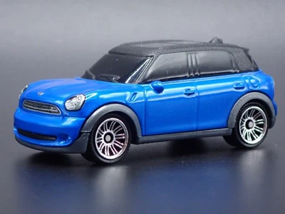 2010 - 2016 Mini Cooper Countryman Blu 1:64 Diorama Scala Modellino Auto - Immagine 1 di 4