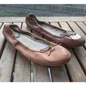 Planos Sam Edelman Felicia marrón talla 9 *mancha en el interior del talón* - Imagen 1 de 10