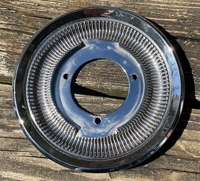 Dodge Charger 1968-69 = bisel de puerta de combustible = pieza OEM #2880430 Foto 1 de 4