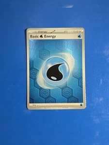 Basic Water Energy 3 Sv: Shrouded Fable Reverse Holo - Bild 1 von 2