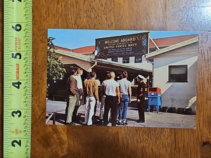 VINTAGE POSTCARD IS NAVAL TRAINING CENTER SAN DIEGO CALIFORNIA ARRIVING NAVY - Picture 1 of 2