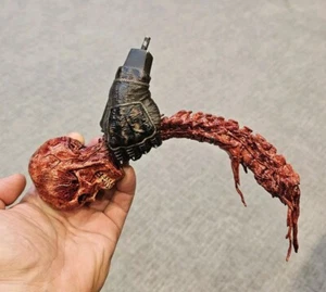 Prime 1 Studio Predator Big Game Statue Spine Skull Throphy With Hand Sideshow - Picture 1 of 3