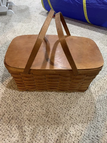 Vintage Peterboro picnic basket W/original box Cover