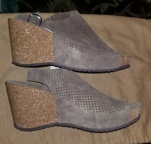 NWT A. Giannetti Wedge Heel Perforated Suede Tan Slingback Sandals Size 8 New - Picture 1 of 9