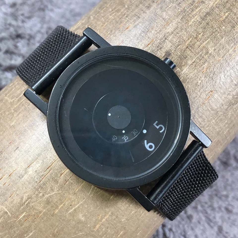 Reveal by Projects女式时尚黑色网眼表带石英模拟33毫米手表7 1/2 — 第 1/4 张图片