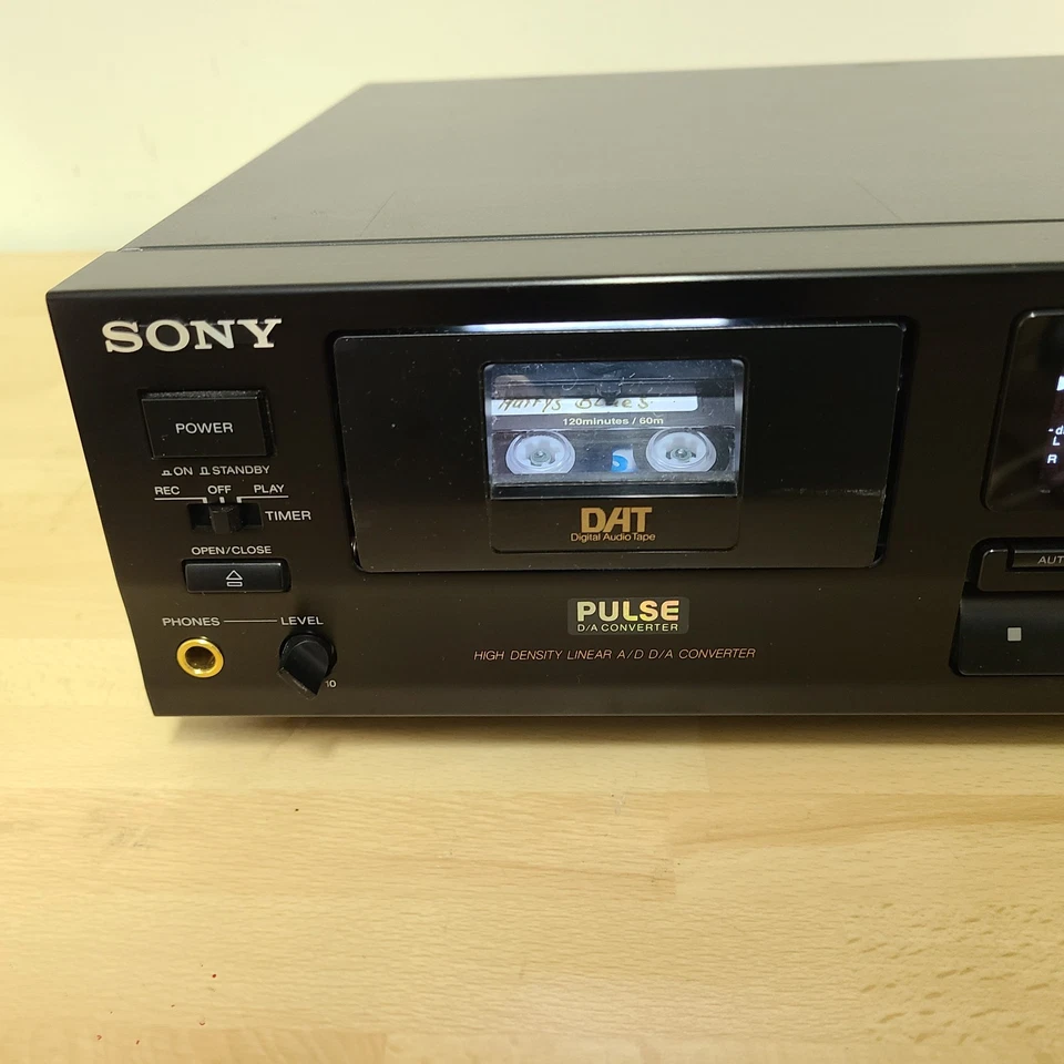 Sony DAT RECORDER DTC-690  - Bild 1 von 4