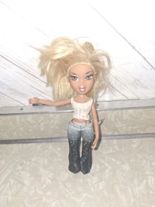 Vintage Bratz 2001 Rare Cloe Doll With Clothes Outfit NO FEET Fashion Blonde  - Picture 1 of 4