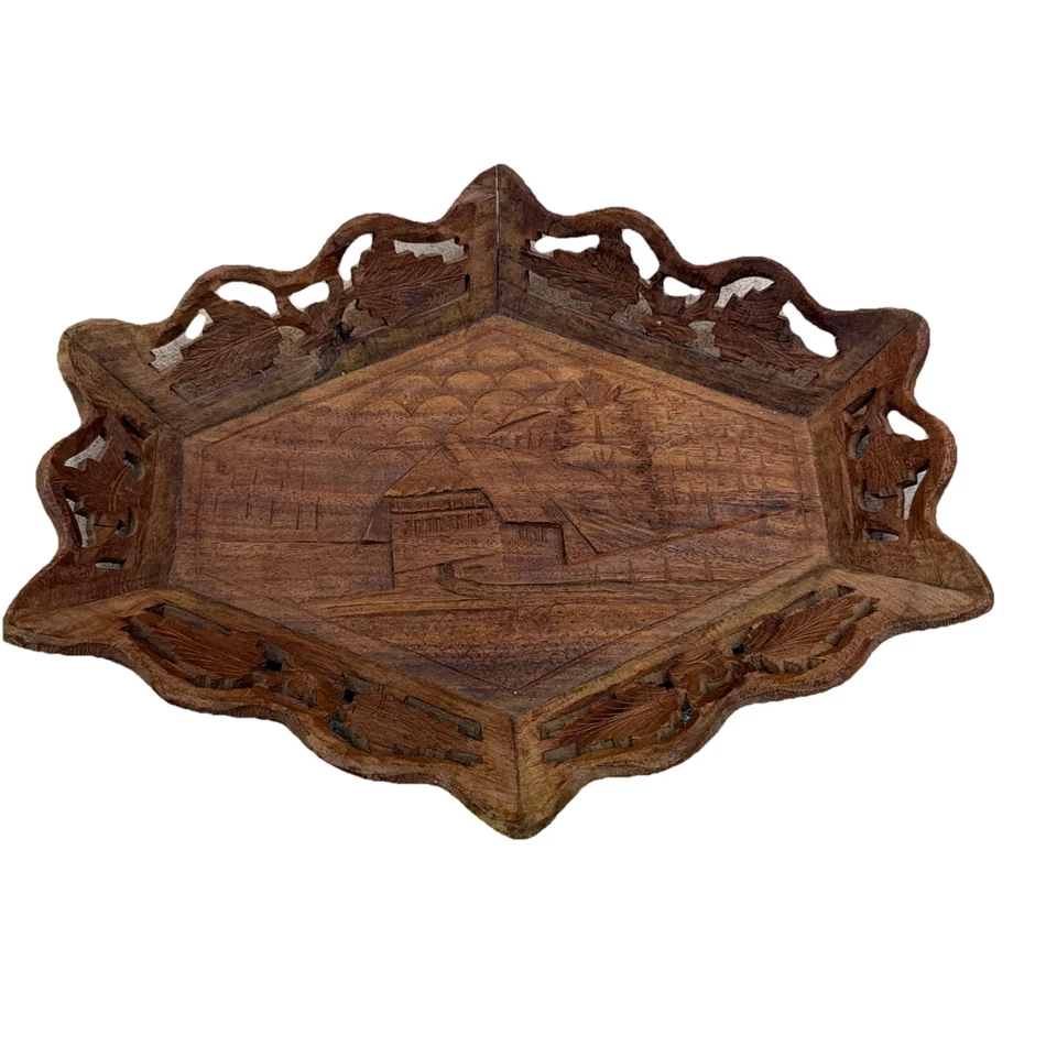 Frutero/bandeja de madera tallada a mano estilo vintage grabado de casa de madera real Foto 1 de 4