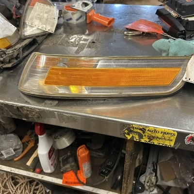 Luz marcadora lateral izquierda Mercury Grand Marquis 1995-7 Foto 1 de 3