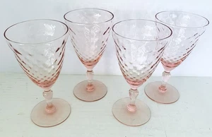 Elegante juego de 4 copas de vidrio/vino Pink Depression con patrón de diamante - Imagen 1 de 2