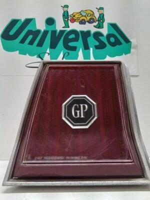 Luz trasera izquierda Pontiac Grand Prix 1986 Foto 1 de 4