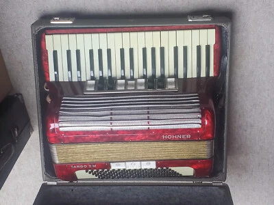Nice used Hohner Tango  II M accordion IIM, needs minor service - Image 1 of 4