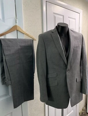 Mens Grey Calvin Klein Italian Super Fine Wool Suit Size 40, W 31" L31" - Image 1 of 4