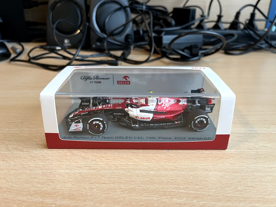 Spark Alfa Romeo Sauber C42 Zhou Guanyu #24 Italian gp 2022 1:43 - Immagine 1 di 4