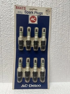Vtg AC Spark Plugs R44TS 8 Pack GM Delco Green Fire Ring 5613773 NOS Blister - Picture 1 of 2