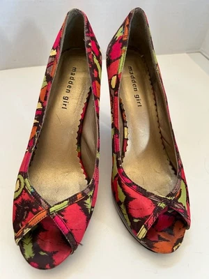 Sapatos de Salto Madden Girl Feminino Lattee Peep Toe Padrão Floral Multicolorido Tamanho 9.5 - Imagem 1 de 3