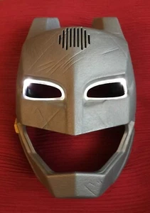 Mattel Batman Dawn of Justice Light up Voice Changer Mask 2015 - Picture 1 of 7