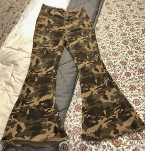 Home Folk Women’s Hitchhiker Bell Bottom Camo Jeans Sz 8 Distressed Bottoms - Picture 1 of 19