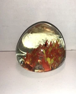 Mundgeblasener Kunstglas Briefbeschwerer Floral Koralle ? Gelb Orange 2,5 Zoll x 2,5 Zoll - Bild 1 von 7