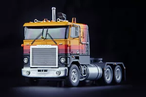 Mack Cruise-Liner 6x4 - amarillo/marrón - modelo de resina a escala 1:50 #31-0230 nuevo - Imagen 1 de 3